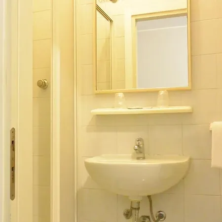 Hotel Arno *